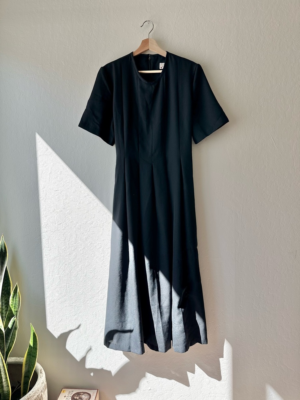 Vintage 1990s orvis black midi dress women’s 18 plus minimalist goth cottagecore